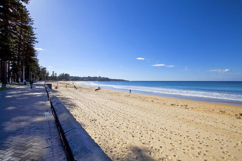 Manly Paradise Motel & Apartments - Rent Accommodation 8