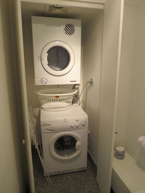 Manly Paradise Motel & Apartments - Rent Accommodation 24