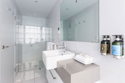 The Lucky Hotel - Rent Accommodation 4
