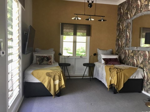Chanticleer Gardens Barn Cottage With A Pool - Rent Accommodation 14