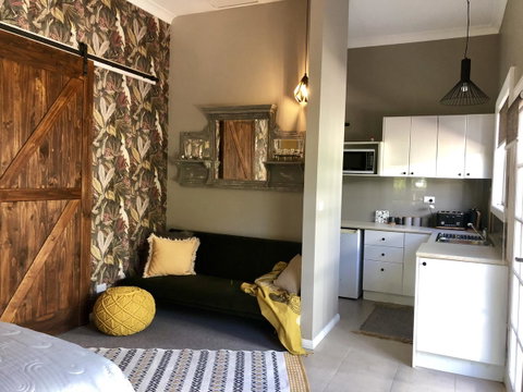 Chanticleer Gardens Barn Cottage With A Pool - Rent Accommodation 19