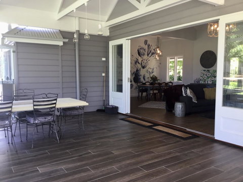 Chanticleer Gardens Barn Cottage With A Pool - Rent Accommodation 10