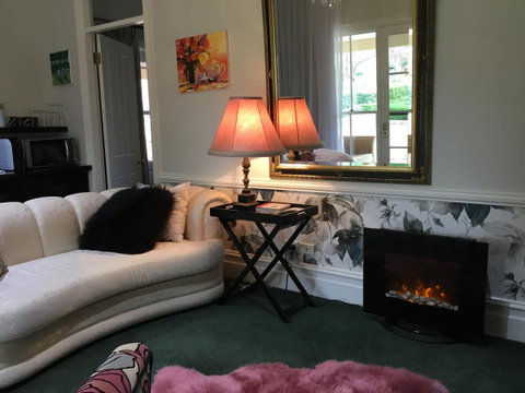 Chanticleer Gardens Barn Cottage With A Pool - Rent Accommodation 42