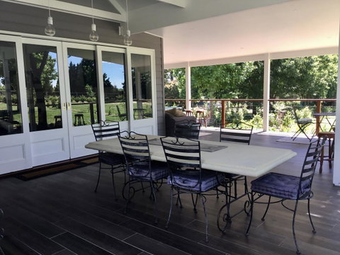 Chanticleer Gardens Barn Cottage With A Pool - Rent Accommodation 5