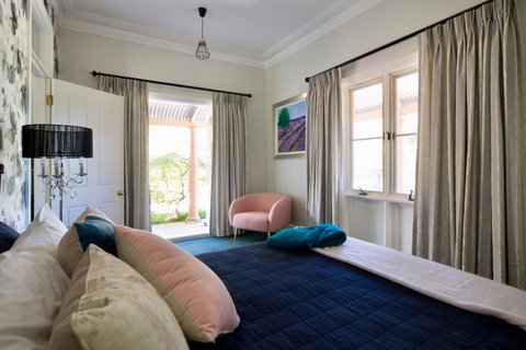 Chanticleer Gardens Barn Cottage With A Pool - Rent Accommodation 36