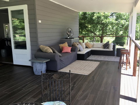 Chanticleer Gardens Barn Cottage With A Pool - Rent Accommodation 1