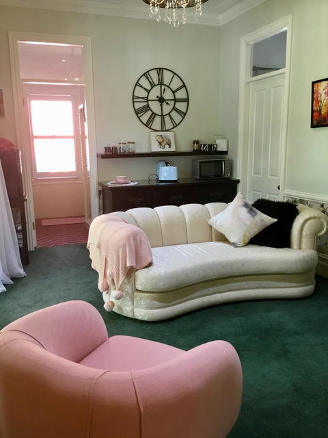 Chanticleer Gardens Barn Cottage With A Pool - Rent Accommodation 41