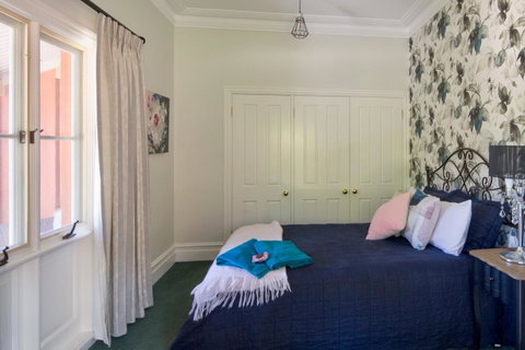 Chanticleer Gardens Barn Cottage With A Pool - Rent Accommodation 40