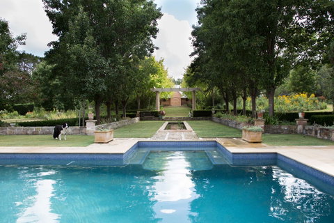 Chanticleer Gardens Barn Cottage With A Pool - Rent Accommodation 15