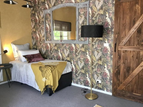 Chanticleer Gardens Barn Cottage With A Pool - Rent Accommodation 2