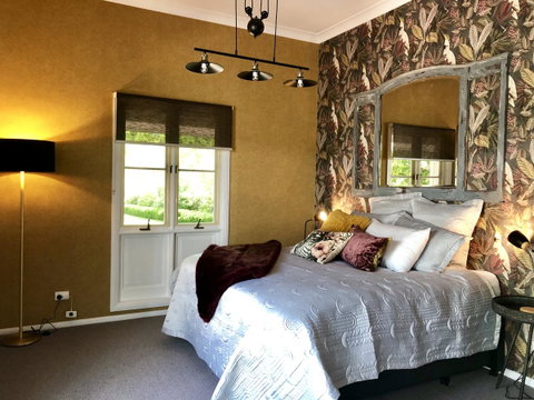 Chanticleer Gardens Barn Cottage With A Pool - Rent Accommodation 18
