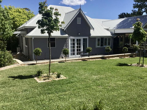 Chanticleer Gardens Barn Cottage With A Pool - Rent Accommodation 9