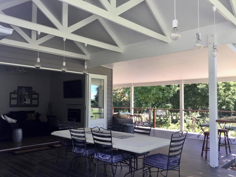 Chanticleer Gardens Barn Cottage With A Pool - Rent Accommodation 11