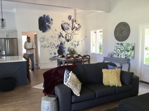 Chanticleer Gardens Barn Cottage With A Pool - Rent Accommodation 13