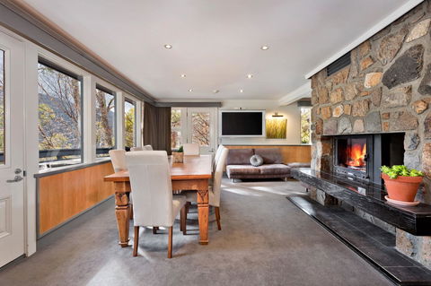 Pure Chalet Thredbo - Rent Accommodation 14