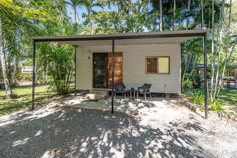 Oasis Tourist Park - Rent Accommodation 11