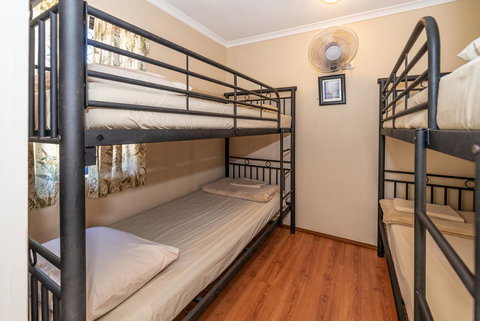 Oasis Tourist Park - Rent Accommodation 17