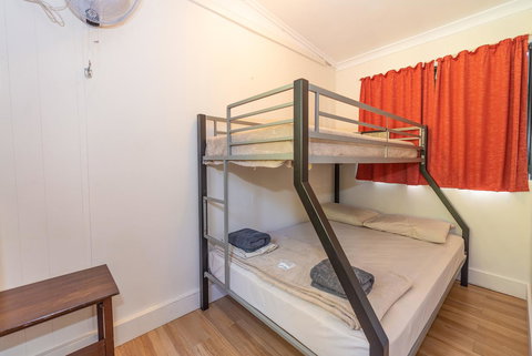 Oasis Tourist Park - Rent Accommodation 15