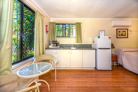 Oasis Tourist Park - Rent Accommodation 6