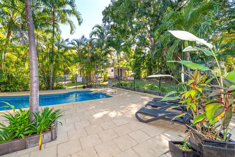 Oasis Tourist Park - Rent Accommodation 14