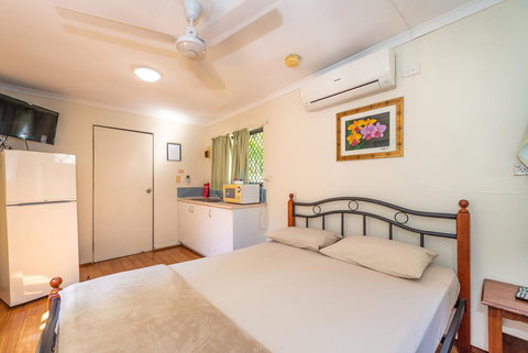 Oasis Tourist Park - Rent Accommodation 18