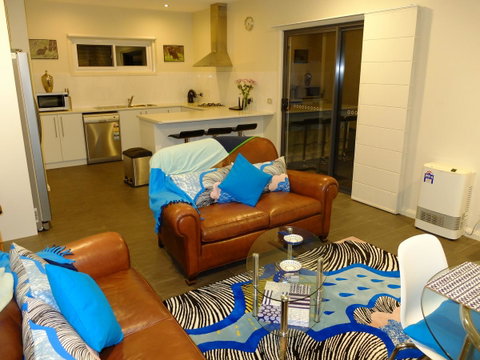 Rock Wallaby - Rent Accommodation 3