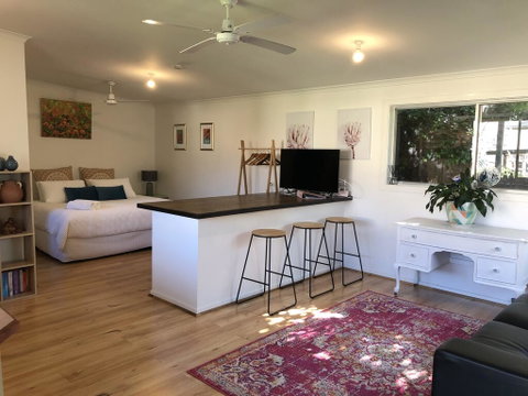 Bower On Becket - Couples Retreat - Rent Accommodation 2