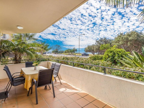 Breakers Block 1 Unit 1- Pool In Complex - Across The Road From The Beach - Rent Accommodation 3