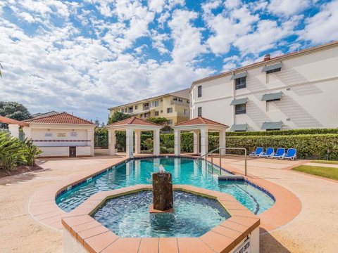 Breakers Block 1 Unit 1- Pool In Complex - Across The Road From The Beach - Rent Accommodation 0