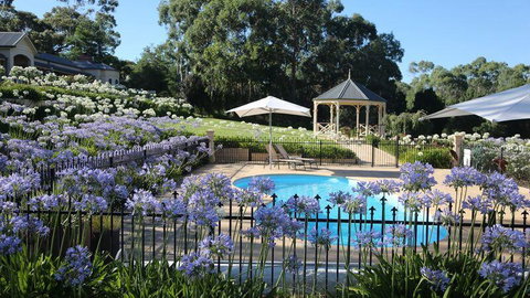 Brice Hill Country Lodge - Rent Accommodation 0
