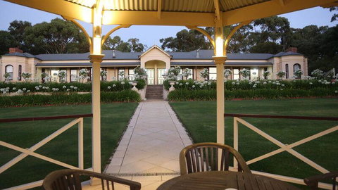 Brice Hill Country Lodge - Rent Accommodation 1