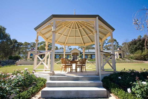 Brice Hill Country Lodge - Rent Accommodation 3
