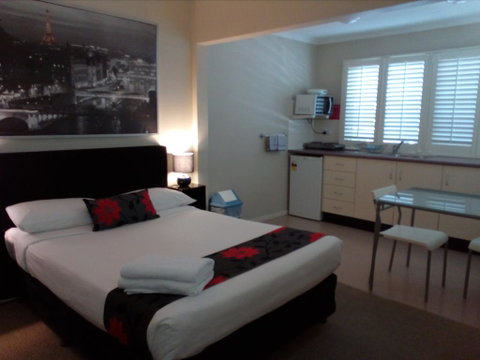 Brisbane Street Studios - Rent Accommodation 1