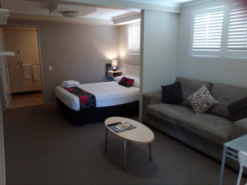 Brisbane Street Studios - Rent Accommodation 2