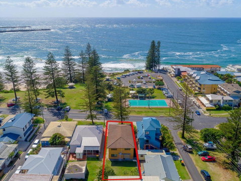 Burleigh House Opposite Main Beach - Views Sea Pool Linen And Free WiFi - Rent Accommodation 0