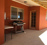Caretakers Cottage Budget Accommodation - Rent Accommodation