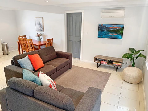 City Center - Modern 2-Bedroom Apartment - Rent Accommodation 0