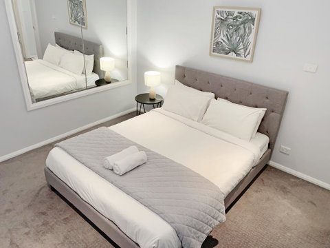 City Center - Modern 2-Bedroom Apartment - Rent Accommodation 1