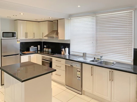 City Center - Modern 2-Bedroom Apartment - Rent Accommodation 3