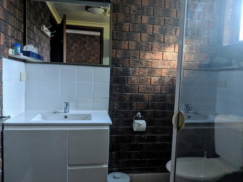 City Lights Motel - Rent Accommodation 2