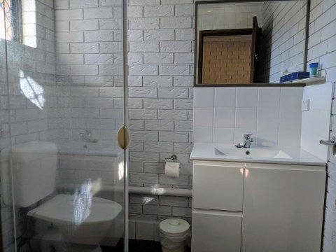 City Lights Motel - Rent Accommodation 3