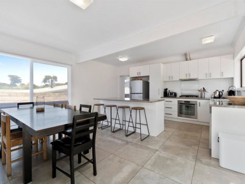 Classic Beach House In Rye - Rent Accommodation 1