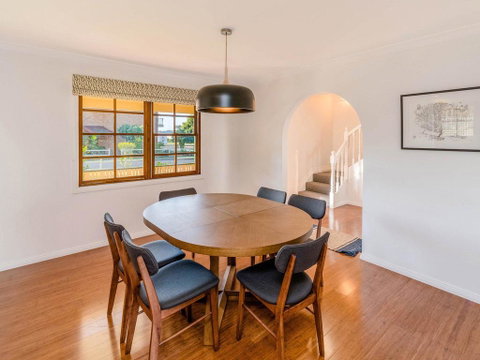 Curls And Buoys - Pet Friendly - Stone Throw To River - Rent Accommodation 2