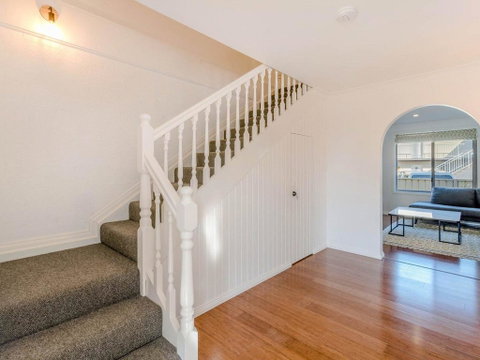 Curls And Buoys - Pet Friendly - Stone Throw To River - Rent Accommodation 3