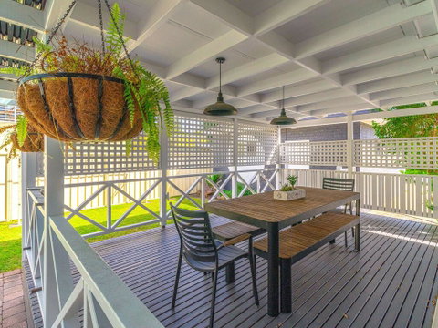 Curls And Buoys - Pet Friendly - Stone Throw To River - Rent Accommodation 0