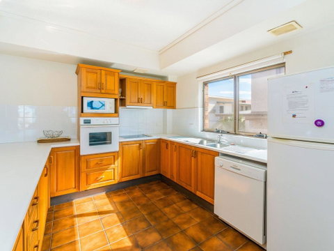 Doncaster - Yamba Main Beach And Sea Pool - Rent Accommodation 3