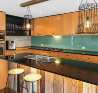 Family Foreshore Favourite - Rent Accommodation