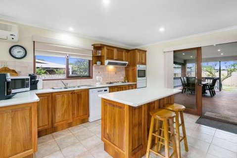 Family Getaway - Walk To Bay Beach - Rent Accommodation 1