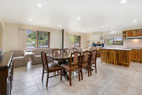 Family Getaway - Walk To Bay Beach - Rent Accommodation 2