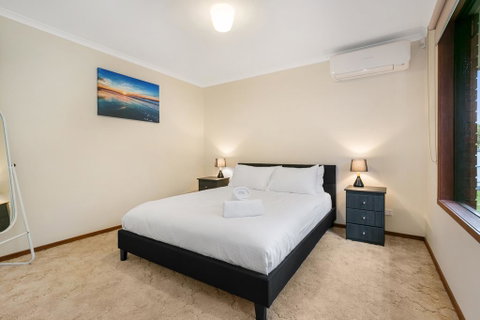 Family Getaway - Walk To Bay Beach - Rent Accommodation 3